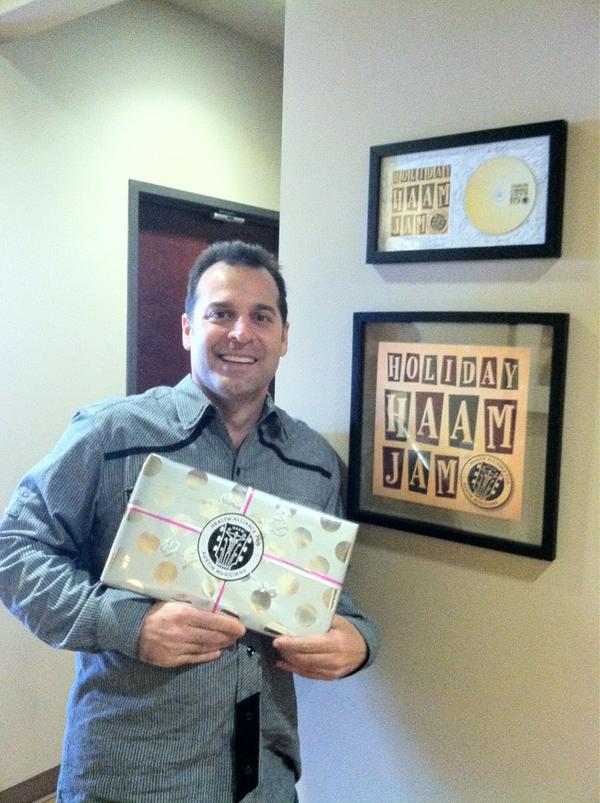 HAAMJAM's tweet image. Dr. Matt's happy about his gift from HAAM! @myhaam @shanemattdds