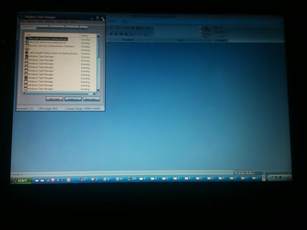 PavittarKaur's tweet image. Waiting for my laptop to unfreeze :( #santahelp