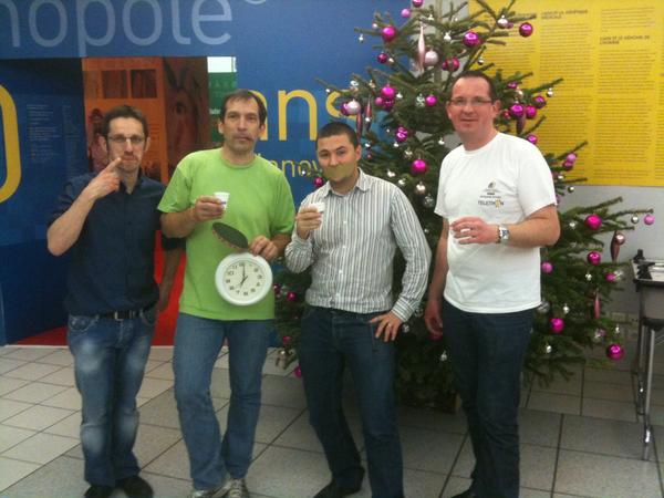 Telethon_France's tweet image. Depuis 9h ce matin, nos copains Bruno, Pierre, Laurent et Christophe ont réalisé leur defithon.fr #telethon2012