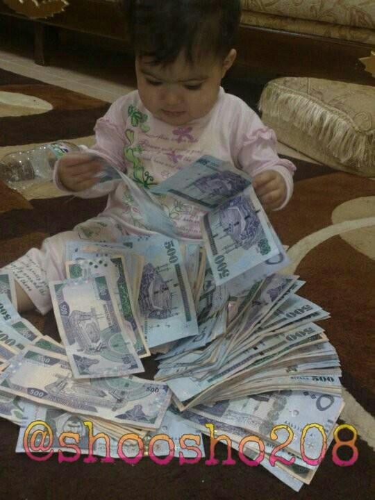 abdulrahmanway's tweet image. #صوره_تذكرني_بطفولتي ، » صورتي و أنآ صغيره وألعب بلعبتي المفضله ،، جعلگم مآ تصدقون الشرهه على إللي يوريگم شيء !"