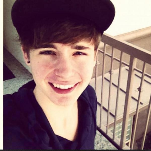 _WeeklyChris's tweet image. hi?