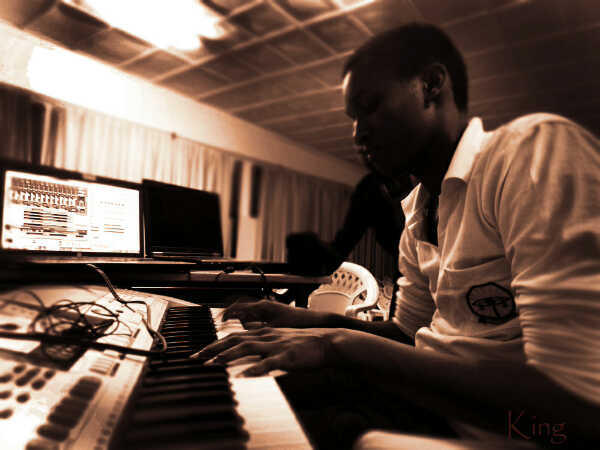 flyestmusic's tweet image. In the studio wit #PropellerheadReason