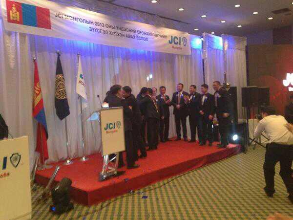 Шинэ ерөнхийлөгч Баатарбилэгдээ амжилт хүсье.