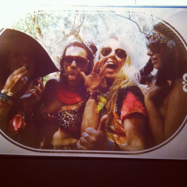 JJHayyaX's tweet image. My gang #eclipsefest #vintage