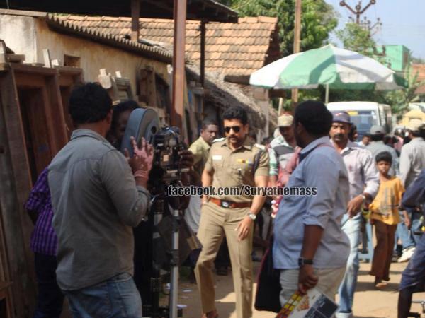 SuriyaFansClub's tweet photo. Surya at SIngam 2 Shooting Spot ! http://t.co/Vdr2nXd8