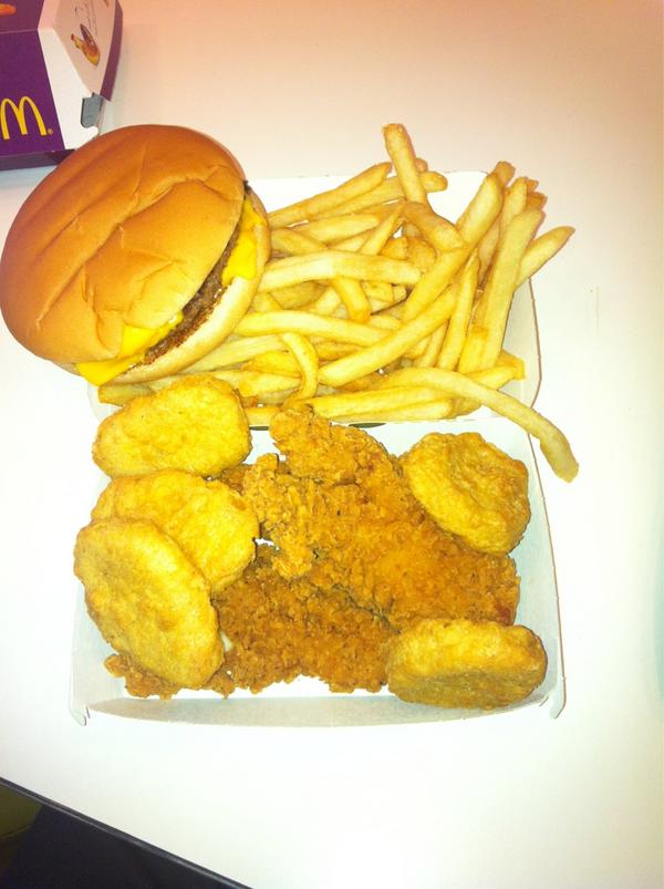 “<a href="/Bleddyn10/">Bleddyn Corns</a>: #tweetwhatyoueat #bulking ” that's just foul. The way you eat you should be the size of a house lol