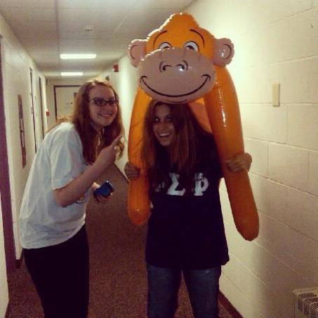 Emkdinger's tweet image. Aww sophomore year me @xomgitzlaurax and regzie #throwbackthursday #tbt #spring2010 #bestfriends #roommates