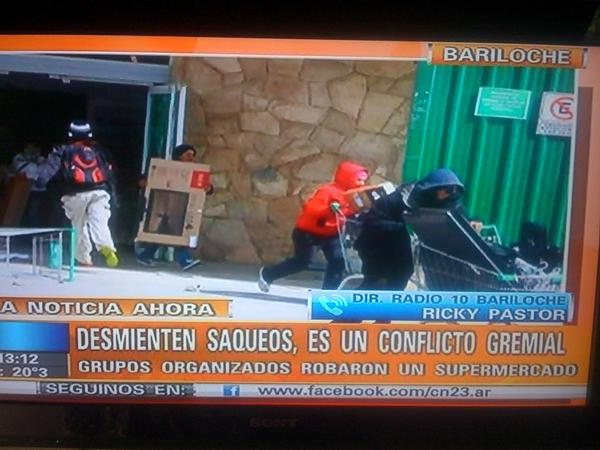 Saquean dos supermecados en Bariloche A-kjK4cCIAItukr