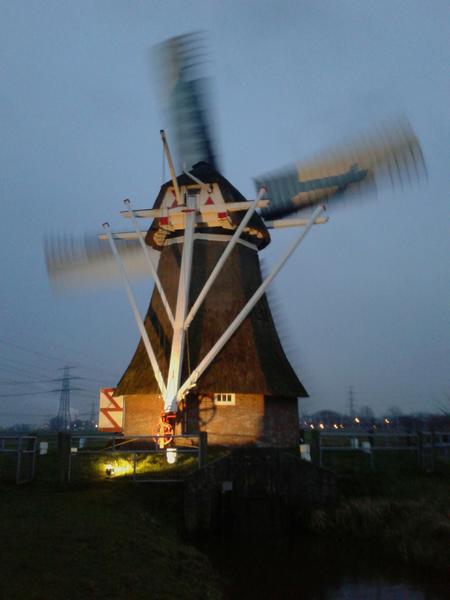 Molen Zuidwendinger in Vierverlaten draait lekker door!