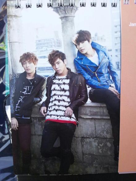 SHINee_Kuwait's tweet photo. Owkwksnskdm *faints* http://t.co/iwi8db7h