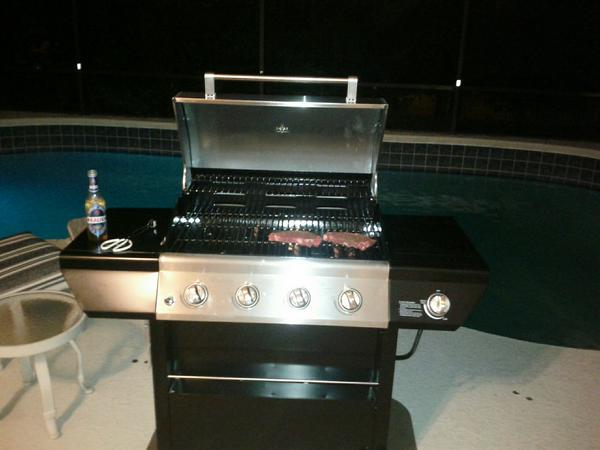 wheatstweetz's tweet image. I love Christmas! #travel #BBQ #poolsidebeers