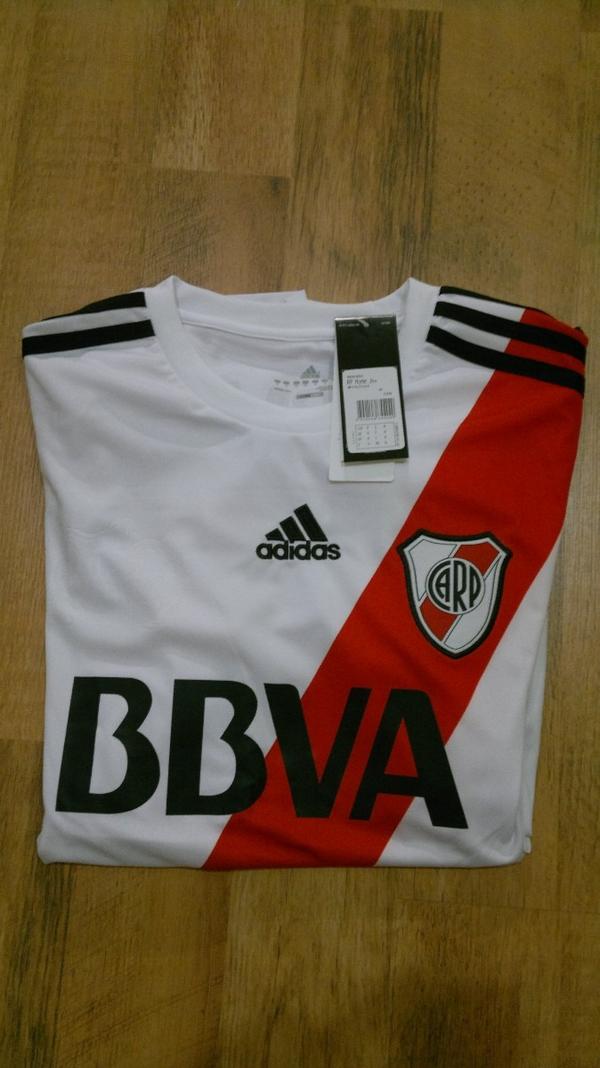riverinstante's tweet photo. Para participar del sorteo de esta camiseta nos deben seguir y darle RT a este tweet, a los 4000 seguidores se rifa http://t.co/Wk3xrlCQ