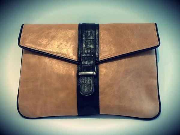 imayaleather's tweet photo. Nuevo Clutch! http://t.co/mLITr1Ei