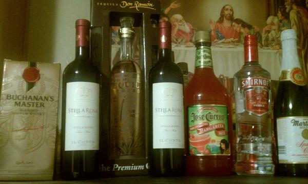 VHONORATO's tweet photo. Ready for Christmas or the end of the World, whichever comes first http://t.co/GsPX0uQp