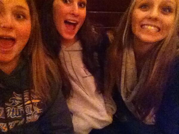 kenzieknigin's tweet image. DINNER AT BJS #yayforA&apos;s #gogeometry @laurenradin