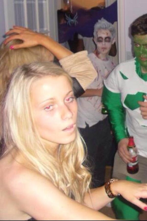 will_owen1's tweet image. PAHAHAHAA zombie @Ellieharris_ox #2drinks