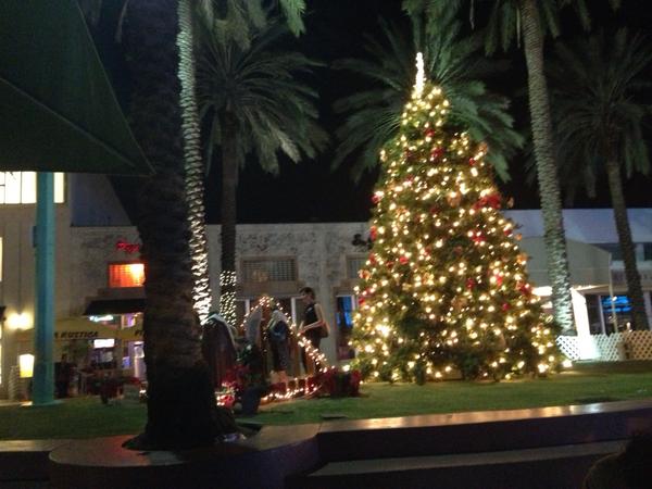 ricarfort's tweet photo. MARRY CHRISTMAS !!! http://t.co/HYdxtf8n