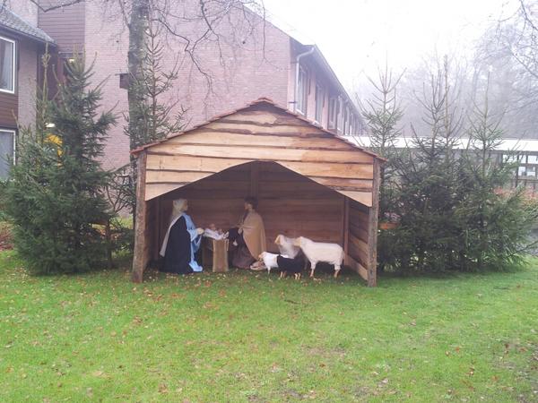 Jozefoord's tweet photo. We hebben een nieuwe kerststal op Jozefoord. Gemaakt door een aantal vrijwilligers. http://t.co/BCv3p72l