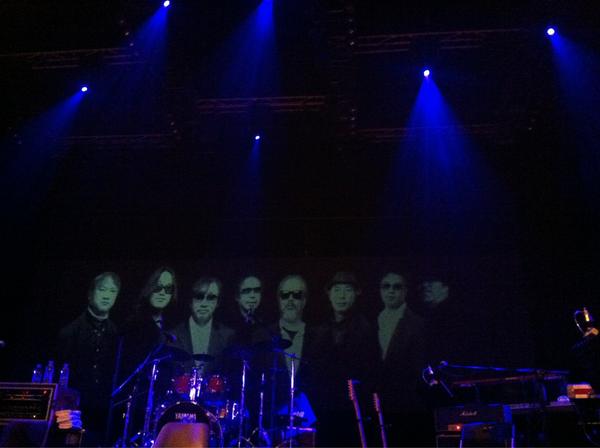 wayoojai's tweet photo. 대학로 들국화 공연 왔습니다. 우울한 기분 떨쳐버리고 다시 시작하는 마음으로. http://t.co/QfuX8r19
