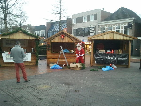 Hoogeveen maakt zich klaar voor de lichtparade die om 18.00 uur begint, tevens is het koopavond.