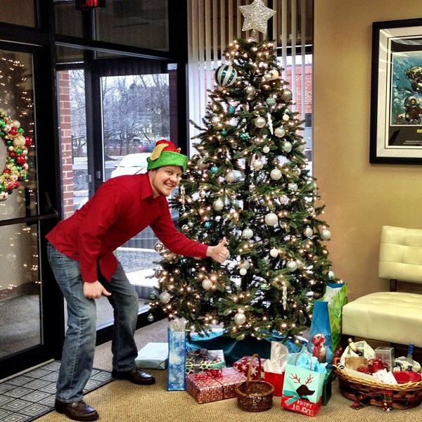 idriveint's tweet image. Hope you're this excited when your presents arrive. Happy Holidays from iDrive! #happyholidays #merrytimes