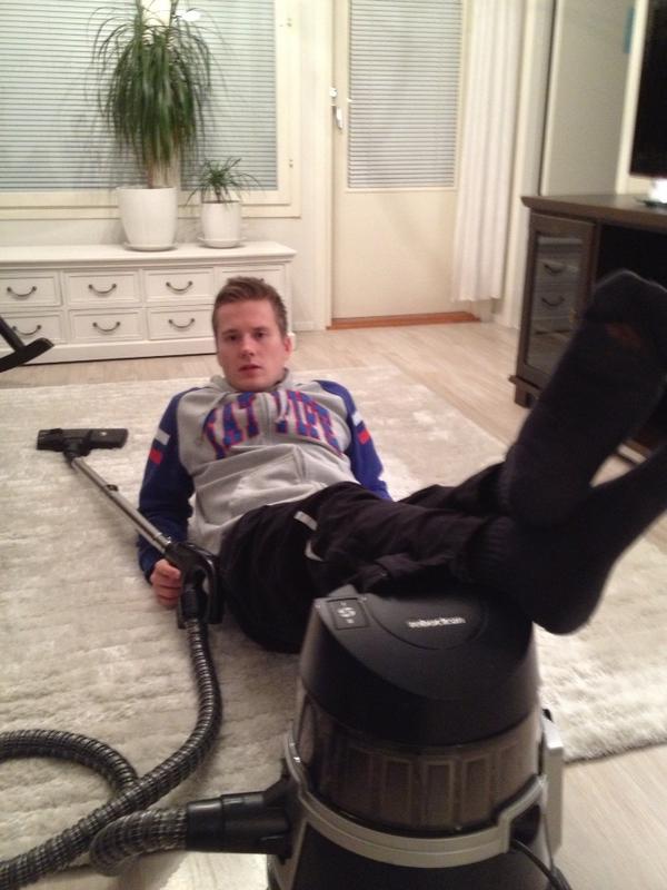 tatuvaananen's tweet image. Minä ja #roboclean -&amp;gt; hauskaa yhdessä! Onko tyhmempää hommaa? #ohion #joulusiivous