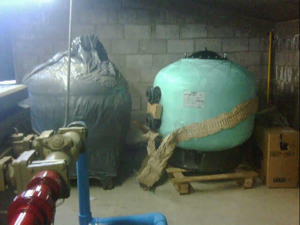 Como parte de la rehabilitación instalamos 2 bombas de 3.5 caballos de fuerza en la alberca <a href="/CIzcalli/">Somos C Izcalli</a>