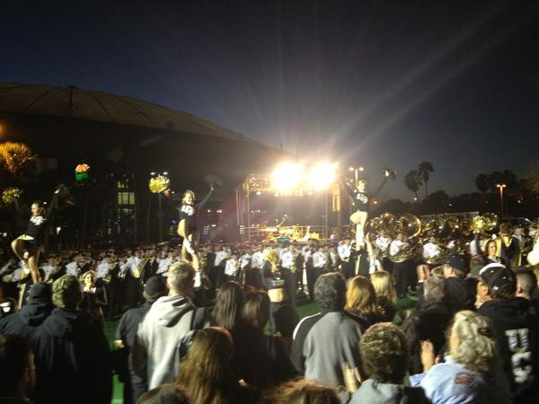 VisitSPC's tweet photo. #KnightParty “@BeefOBradysBowl: The UCF pep rally is making some NOISE!!! http://t.co/UYuH8FQt”