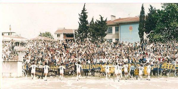 NOSTALJİ - FOTO | 6 Mayıs 1989 Edremit - Bucaspor / Şampiyonluk Maçı - Binlerce Bucalı Edremit'teydi... <a href="/tribundergi/">Tribun Dergi</a>