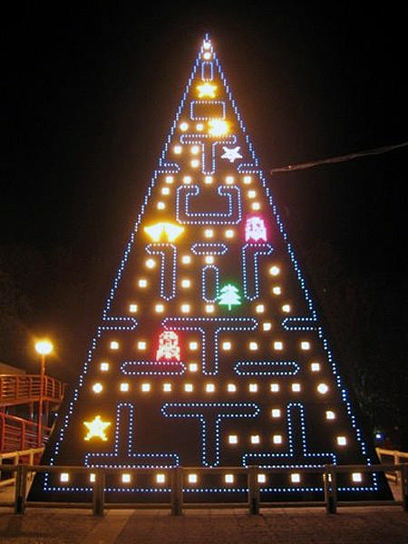 GeraldHyundai's tweet image. Happy Friday fans! Check out this unique Pac-Man Christmas tree in honor of the holiday season! #Christmas #UniqueTree