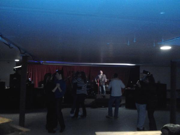 Willie Stradlin Band just getting rolling. One more set after the break!