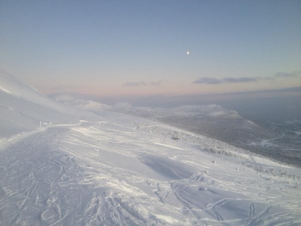 RiverplayTyler's tweet photo. Gotta love skiing under the moon. http://t.co/r5s15ePz