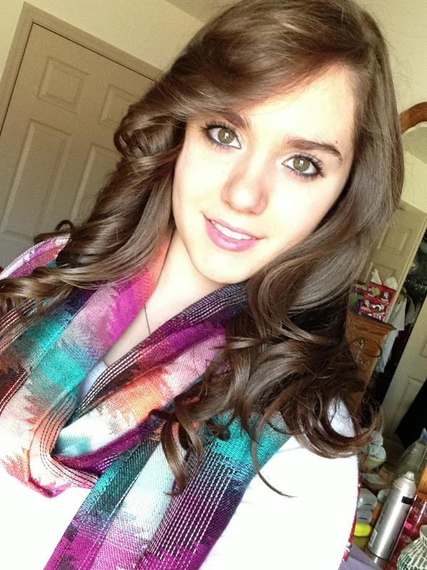 mirandanicolee_'s tweet image. Family picture day 😊 #nofilter #windowlighting