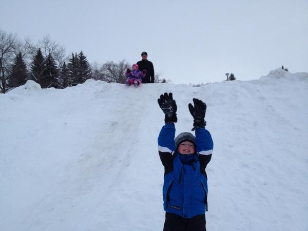 chestermcbain's tweet photo. Tobogganing with kids http://t.co/SjoOarVG