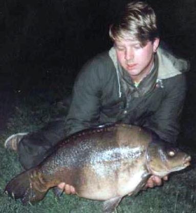 Ok,ok. By popular demand* , one more old pic for today. Stowe Pool's Two-Tone around 1990 I think.
#onepiecesuit
*bull