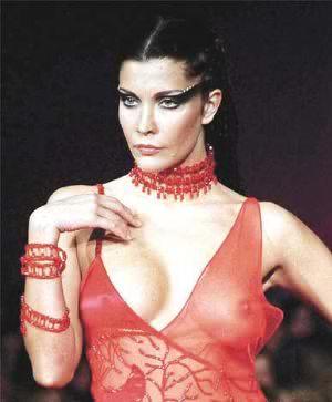 2013e kırmızılar ile giriyoruz 31 aralık gecesi kırmızılarınızı giymeyi unutmayın