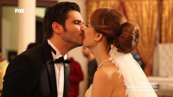 чинар турецкий сериал. пара тюльпанов на турецком языке. Lale devri турецкий сериал. турецкий фильм пора тюльпанов. топрак турецкий сериал.