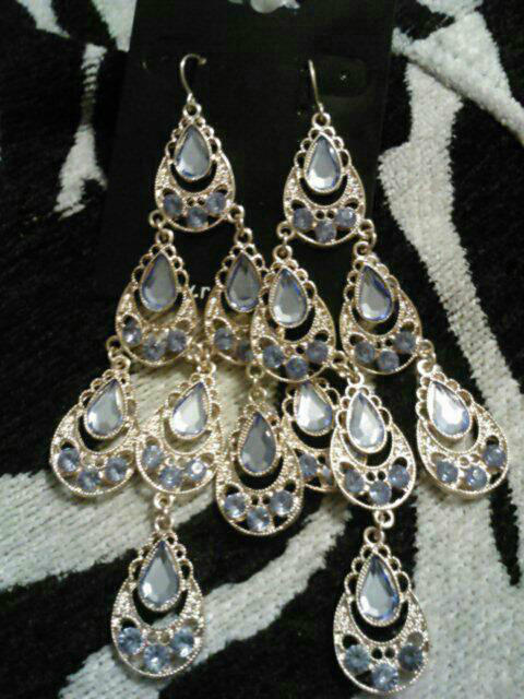 AcceSerrato's tweet photo. Aun no tienes el regalo de intercambio???Aretes largos dorado con celeste a solo $80 pesos en @pnegras @MpioPNegras http://t.co/NKtQnIuQ