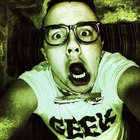 Jessica_37793's tweet photo. #geekchic http://t.co/YuW9JNtN