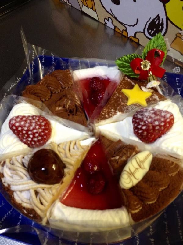 Itokon 毎年 生協からタカキベーカリーのクリスマスケーキを買っています 今年はいろんな種類が食べれる人気no 2にしてみた O Http T Co Y7sxcakt