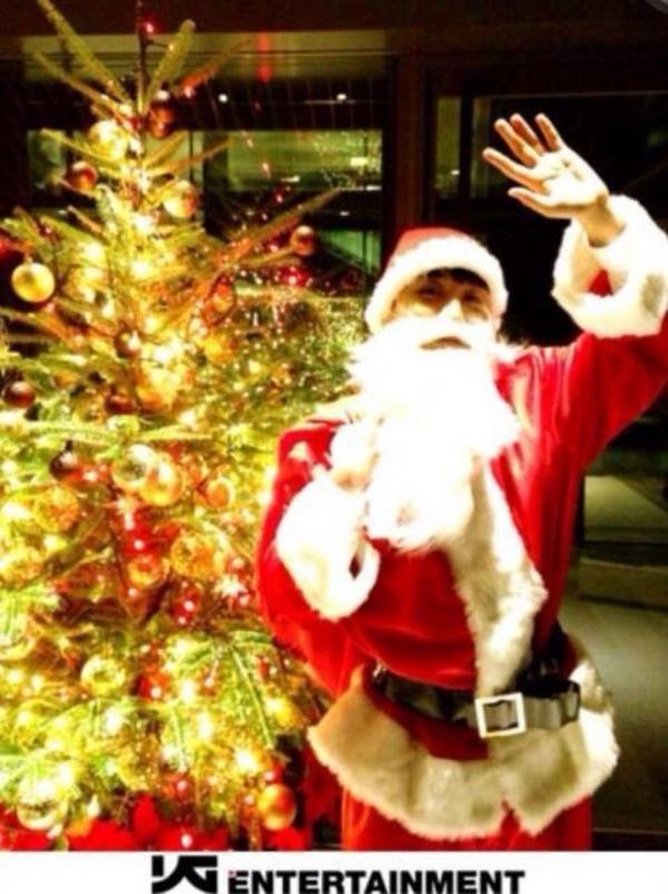 [24/12/12][News] Hôm nay tôi là Santa Seungchan!! Merry Christmas - Nhật kí Seungri A-z0c8GCUAAKYr1