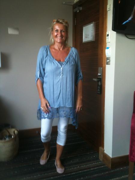 angiewilcox15's tweet image. I know dodgy pic of me#unphotogenic but shows one of my lovely new tops that I am now selling #lotsofcolours :-)