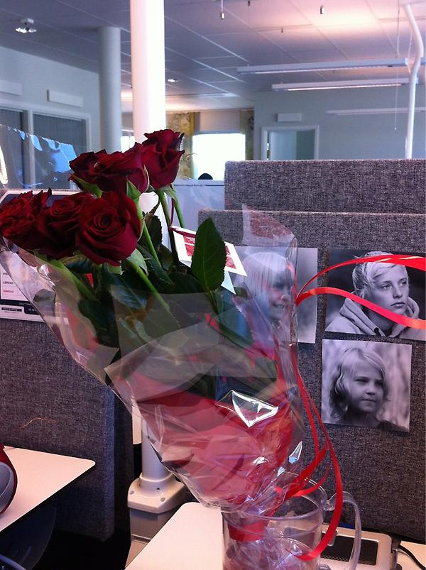 Spetz73's tweet image. 13 årig bröllopsdag idag och blommogram till jobbet #lycklig;-))))