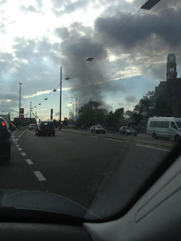 davekizie's tweet image. Fire at wagoners view from Gillette Corner #tyrefire