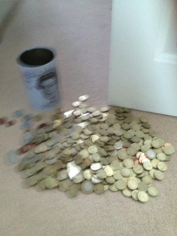 adamj_johnson's tweet image. Emptying my pockets after nights out seems to have paid off #FullTin #£360 #StartingAFresh