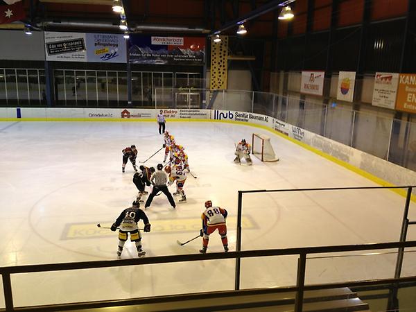 Samuel_Guenter's tweet image. Es ist dekadent, aber wenn alle über den Hochsommer jammern, #Eishockey zu schauen, kommt gut rein. #grindelwald #scui