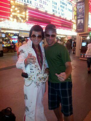 phishy222001's tweet photo. The King and some guy in a suit #Vegas http://t.co/YunKDZhZ