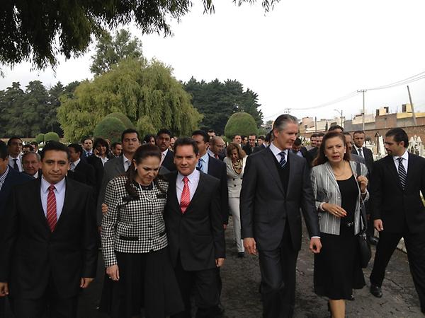 ri_coreno's tweet photo. En el CVIII Aniversario del Natalicio de Alfredo Del Mazo Vélez, en compañía de @alfredodelmazo http://t.co/DXchx0MU