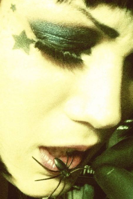 getting tattooed its awesome! http://t.co/BYjD0VTb<a href="/tag/airport"class="tags"><span>#airport</span></a><a href="/tag/pizza"class="tags"><span>#pizza</span></a>