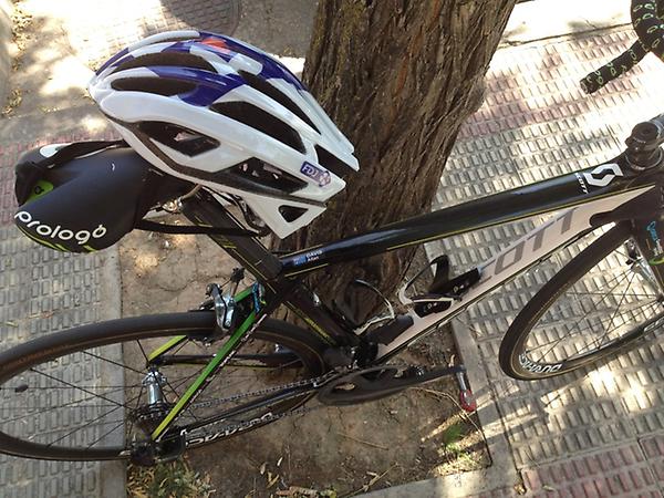 Lufthansa fikk ikke sykkelen fram til opptak. Lånte sykkel av @allandavis27 og hjelm av FDJ. @TV2DagO2 har kontakter.